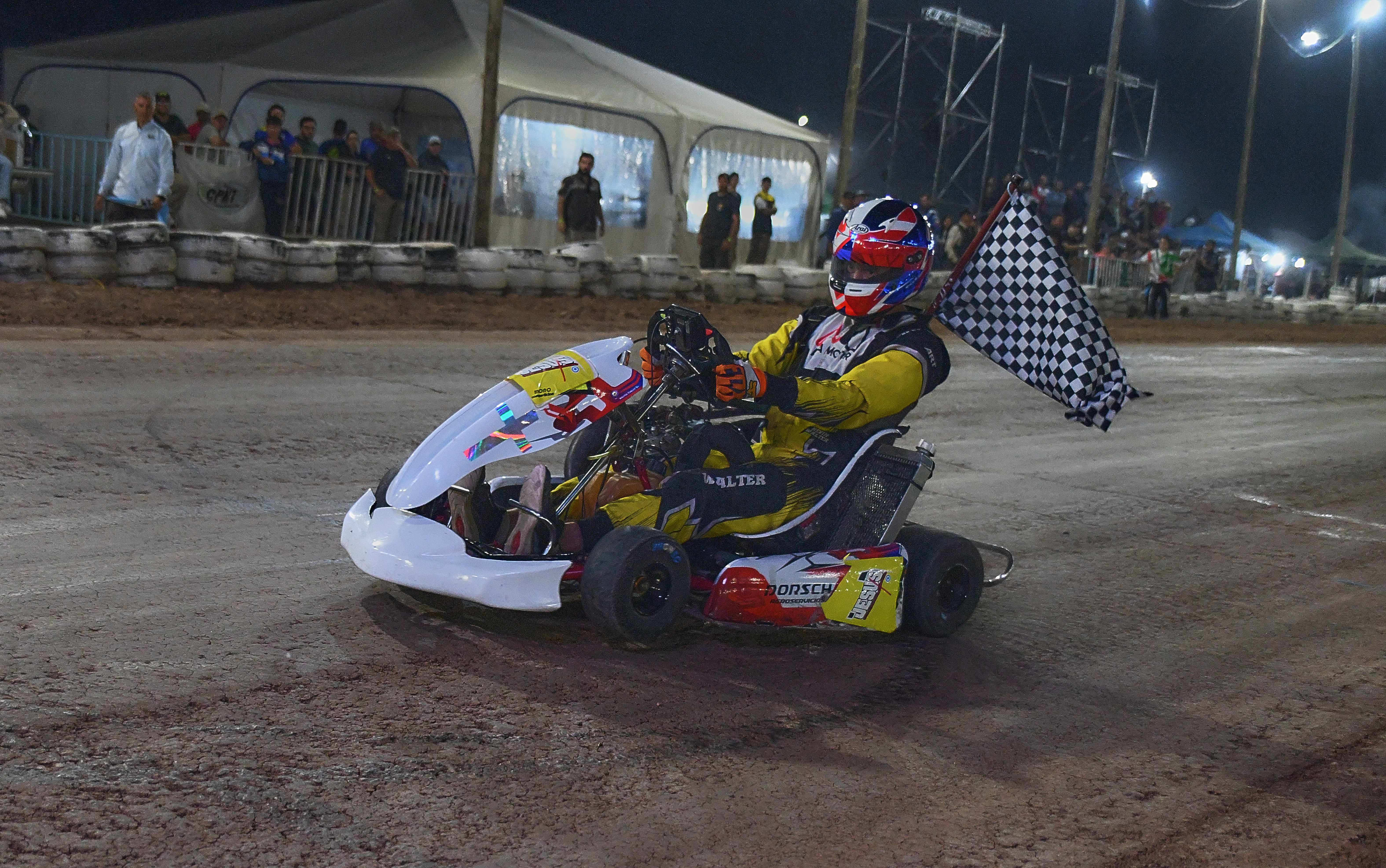 Portada de 100 Carreras Categoria Yamaha